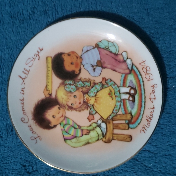 Avon collection plates Mother's Day  1981, 82, 83 and 1984 - Picture 5 of 10